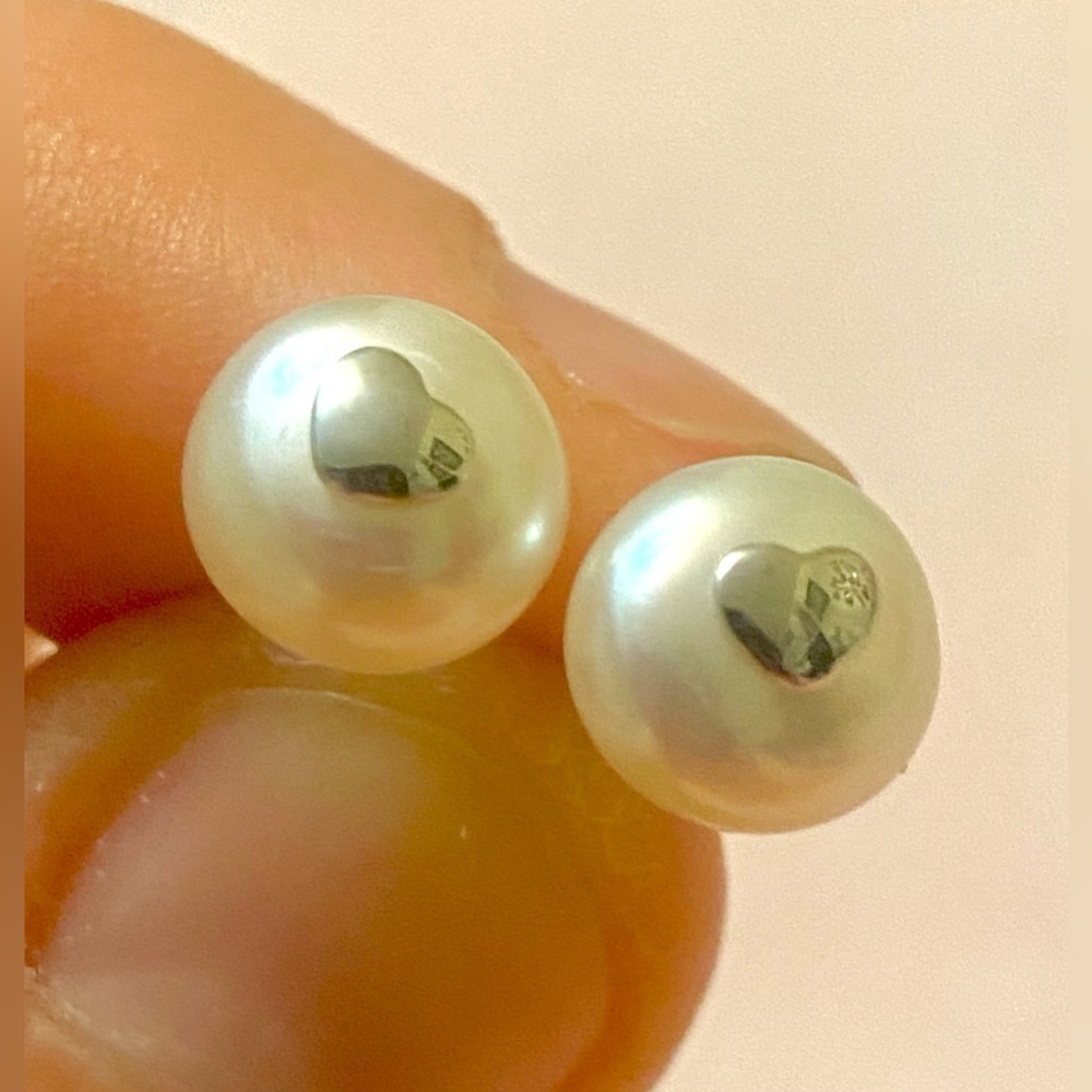 Elegant Pearl Stud Earrings with Silver Heart ❤️